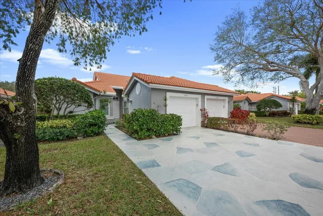 $395,000 | 7775 Majestic Palm Drive, Boynton Beach, FL 33437
