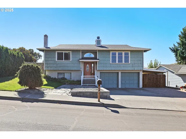 $479,000 | 679 Brentwood Drive, The Dalles, OR 97058