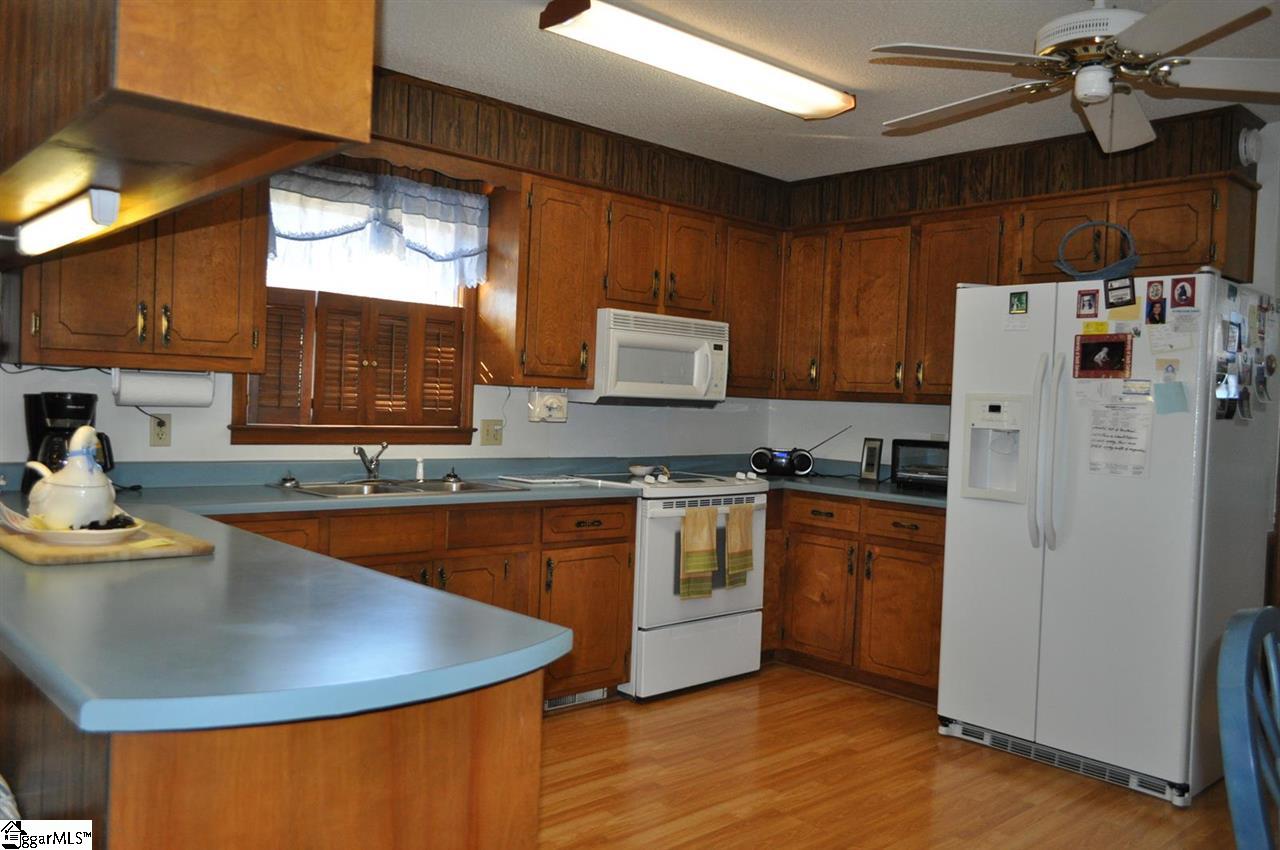 164 Lake Road Chesnee, SC 29323 - Photo 6 of 22