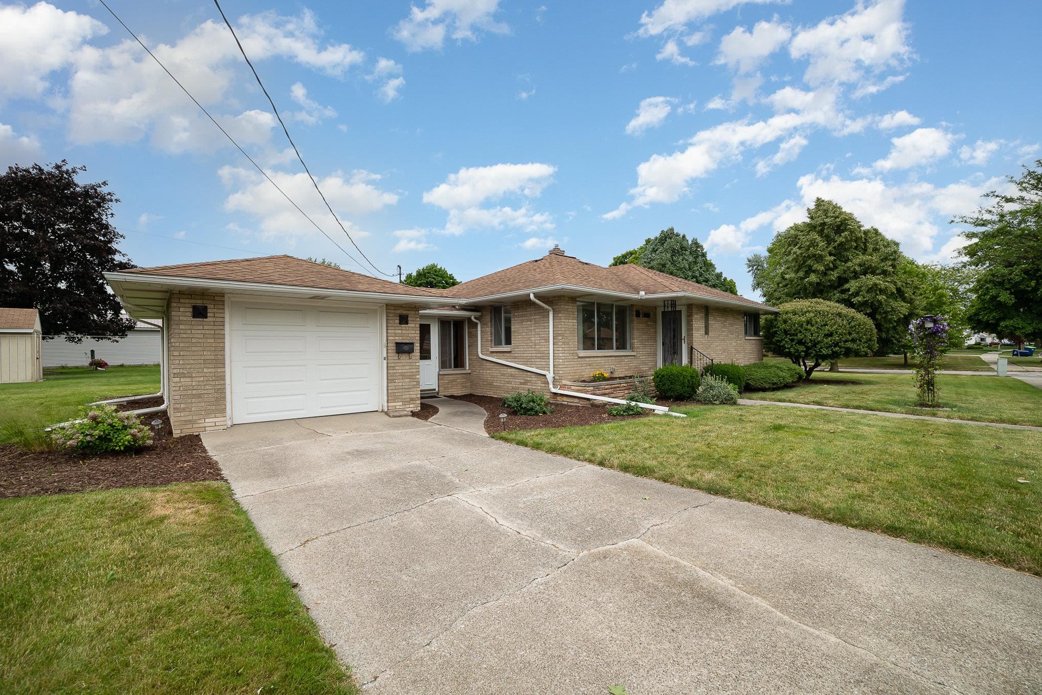 1807 33rd Street Bay City, MI 48708 - Photo 3 of 23 Gallery Image 3
