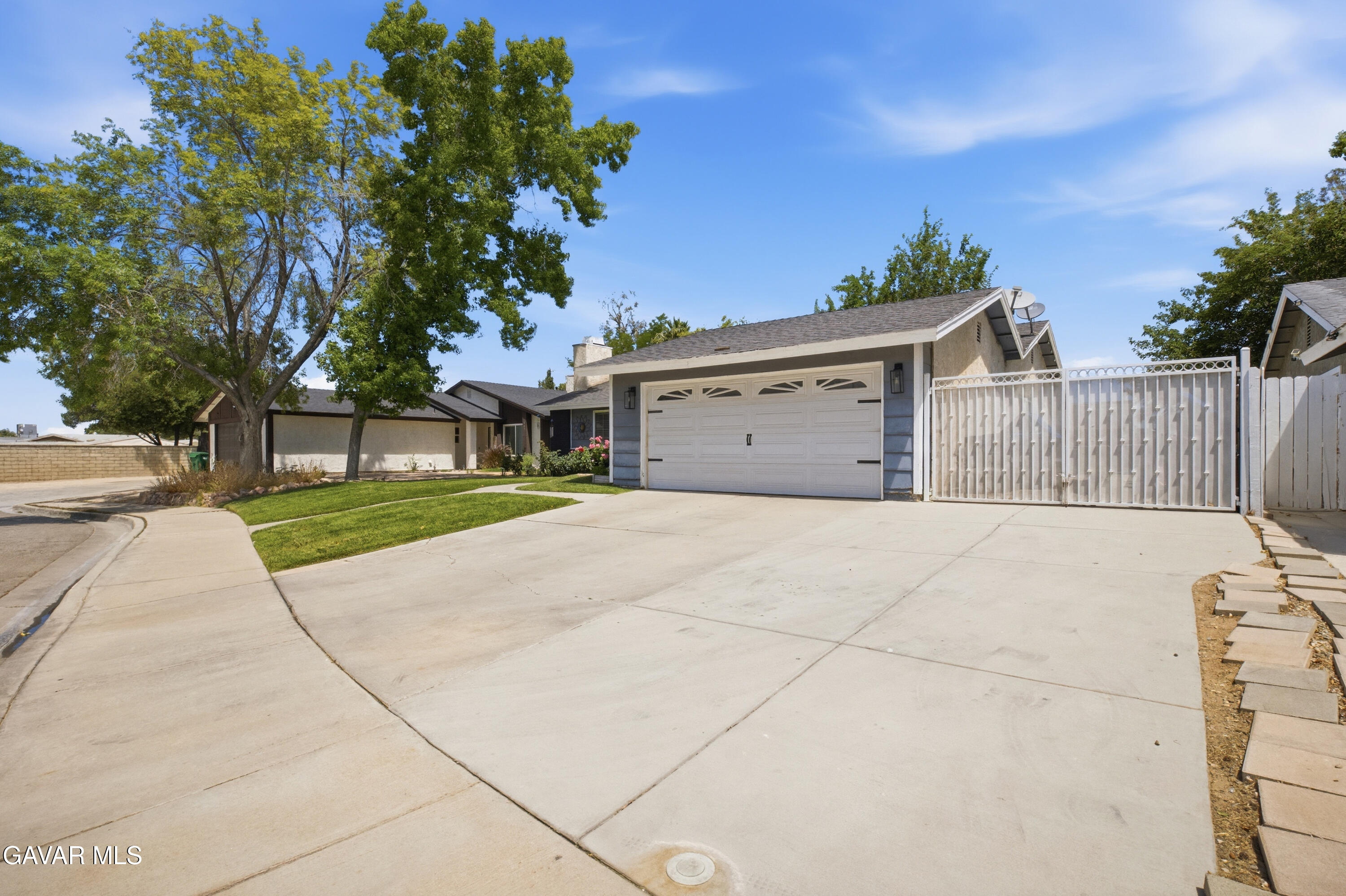 1011 Lightcap Street Lancaster, CA 93535 - Photo 2 of 12 2