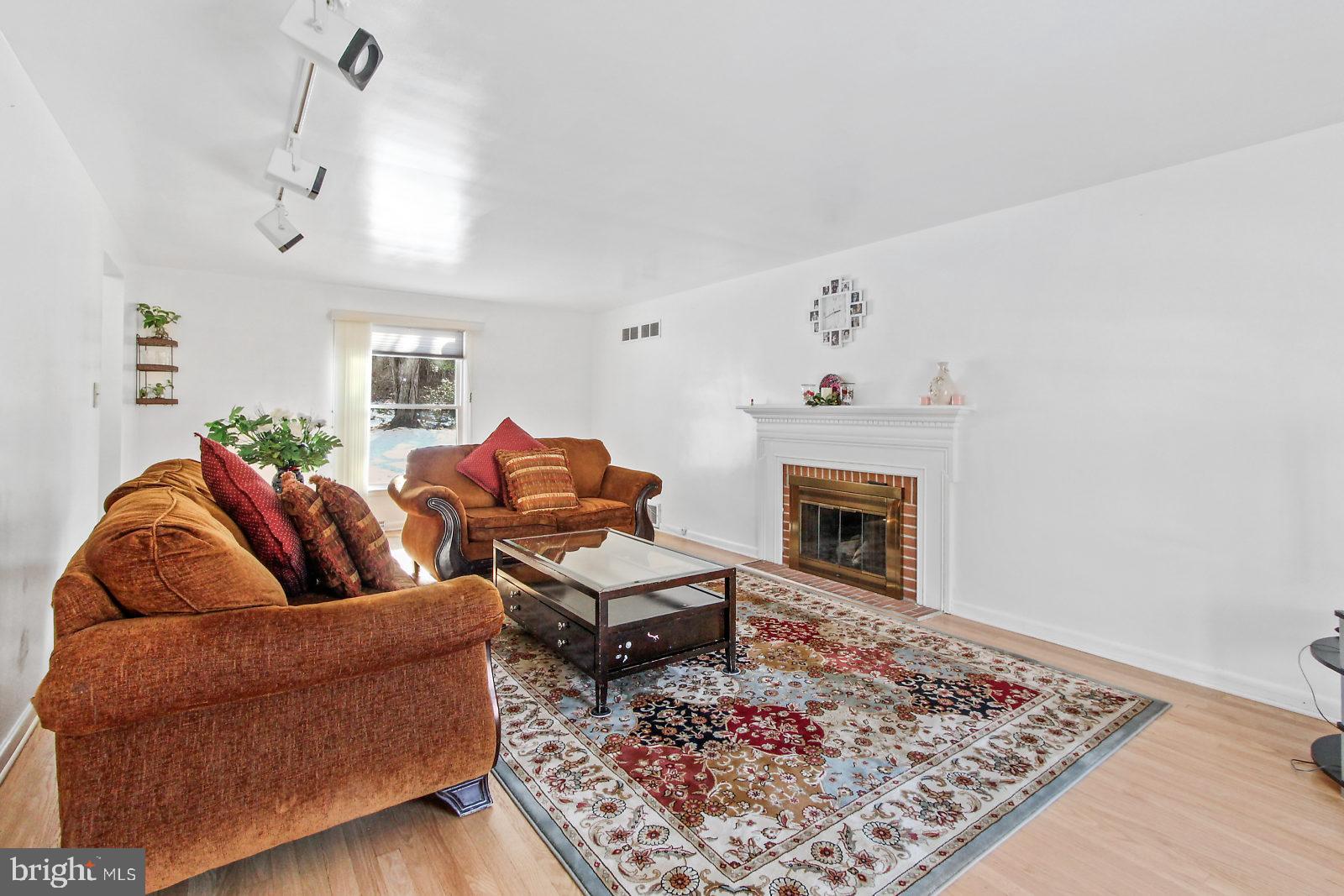 2770 Hartford Road York, PA 17402 - Photo 3 of 27 Gallery Image 3