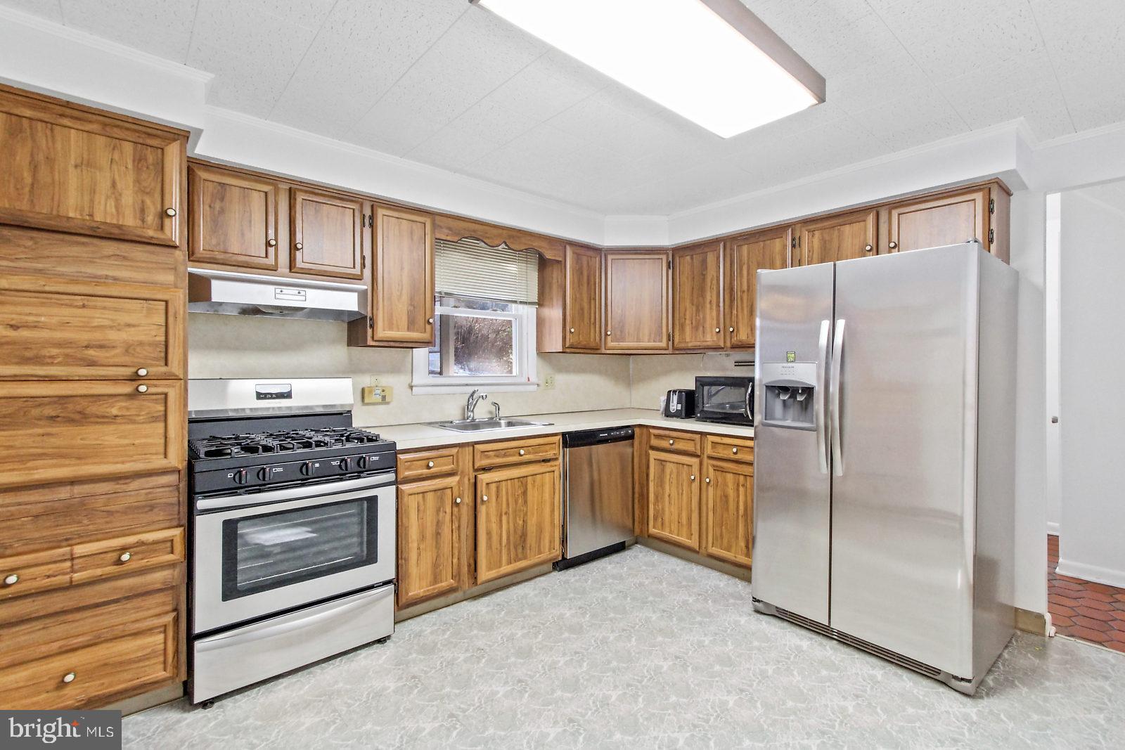 2770 Hartford Road York, PA 17402 - Photo 9 of 27 Gallery Image 9