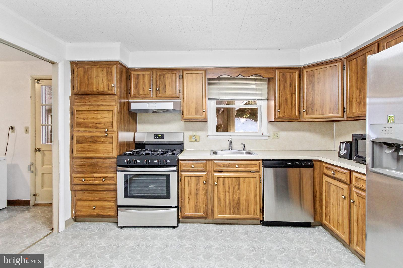 2770 Hartford Road York, PA 17402 - Photo 10 of 27 Gallery Image 10