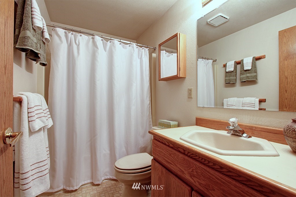 13569 Olympic View Road Northwest Silverdale, WA 98383 - Photo 17 of 19 Gallery Image 17