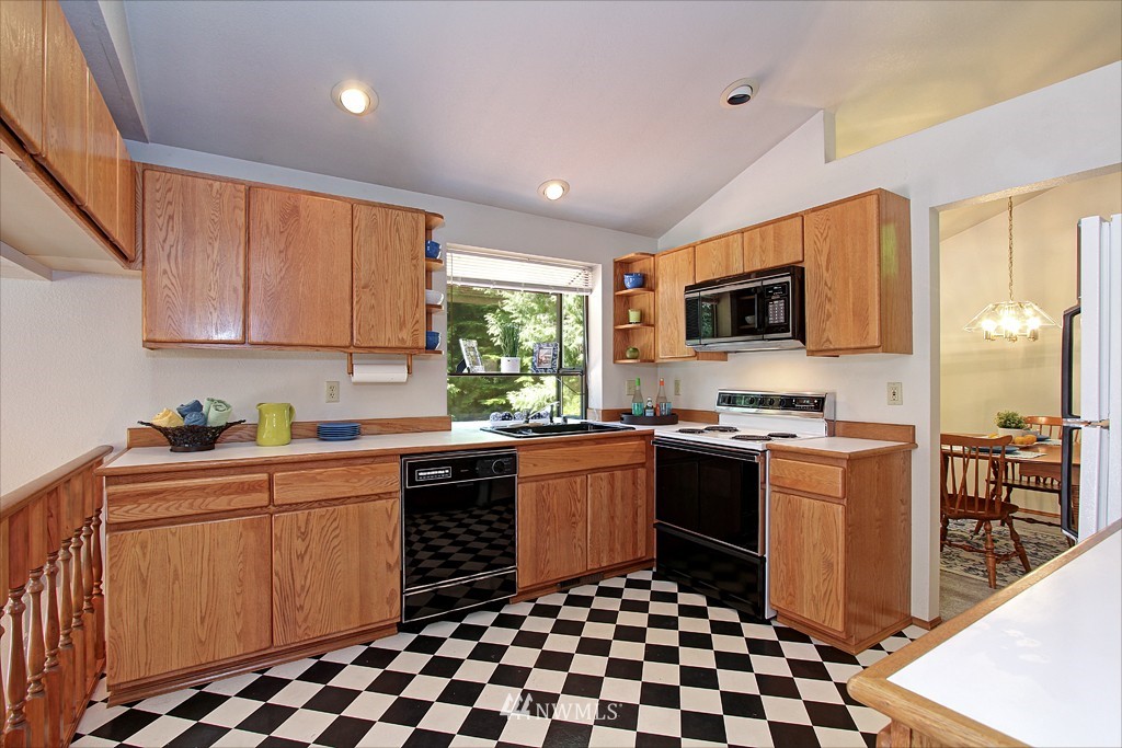 13569 Olympic View Road Northwest Silverdale, WA 98383 - Photo 5 of 19 Gallery Image 5