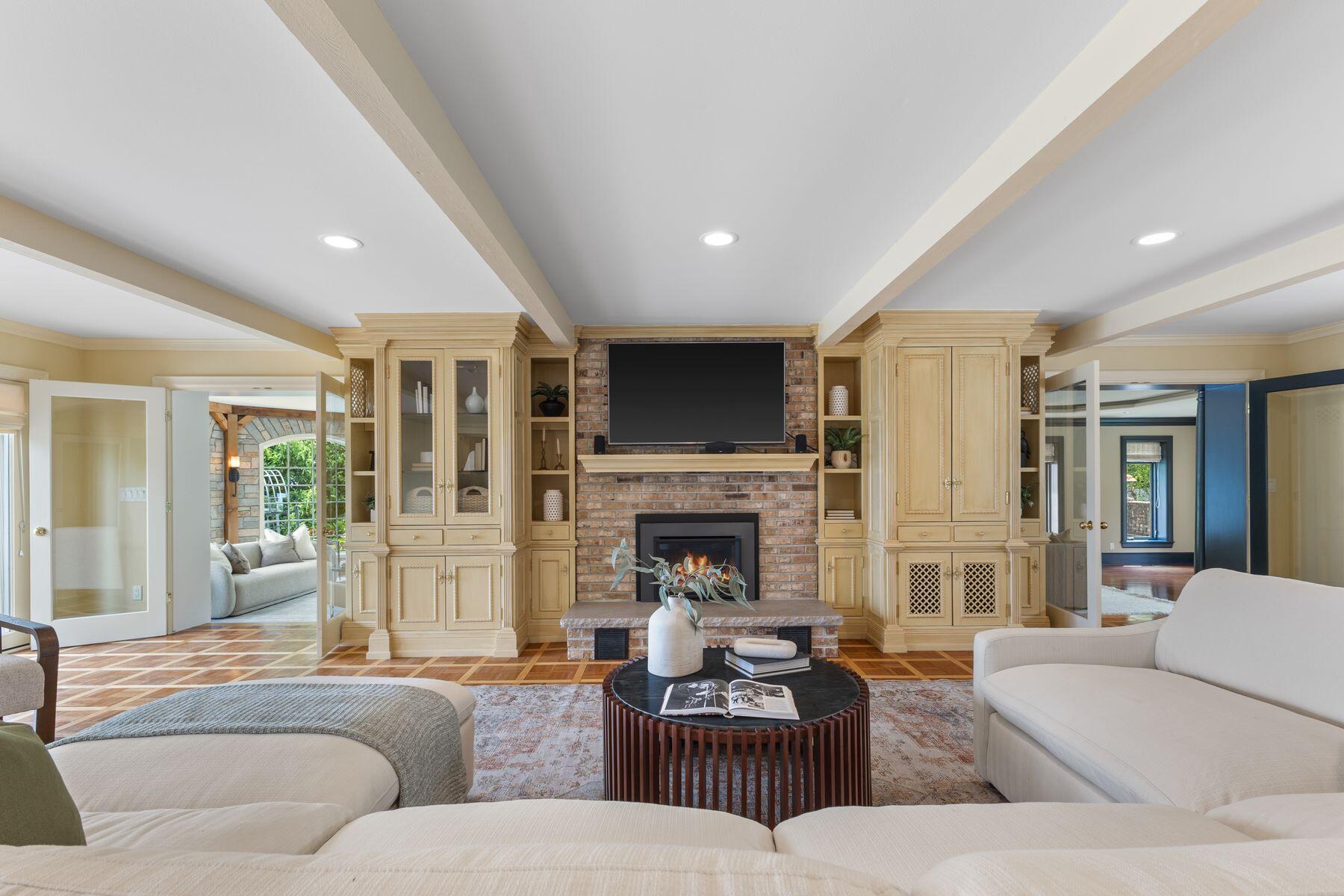 704 Waters Edge Road Caledonia, WI 53402 - Photo 13 of 70 Gas Fireplace