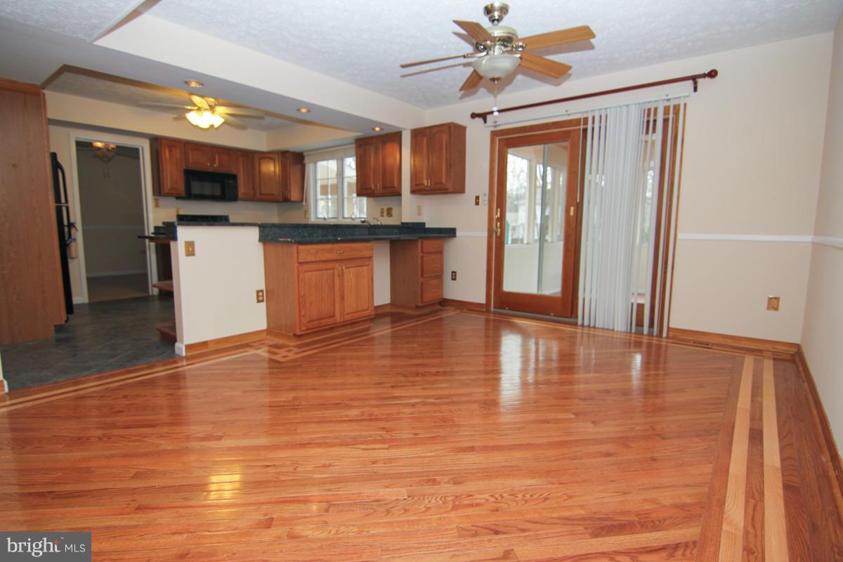 146 Sillery Bay Road Pasadena, MD 21122 - Photo 3 of 30 Family Room
