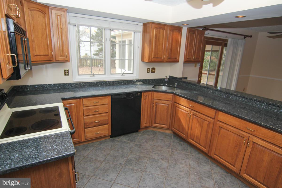146 Sillery Bay Road Pasadena, MD 21122 - Photo 5 of 30 Kitchen
