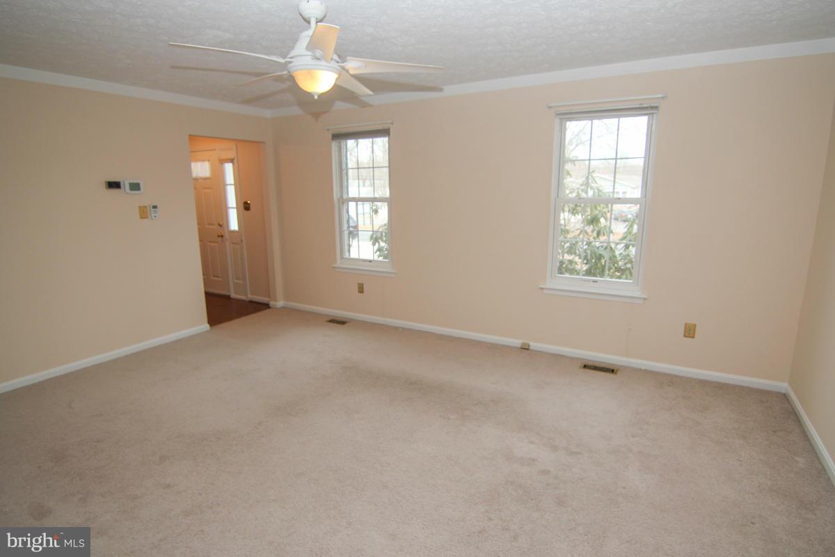 146 Sillery Bay Road Pasadena, MD 21122 - Photo 8 of 30 Living Room