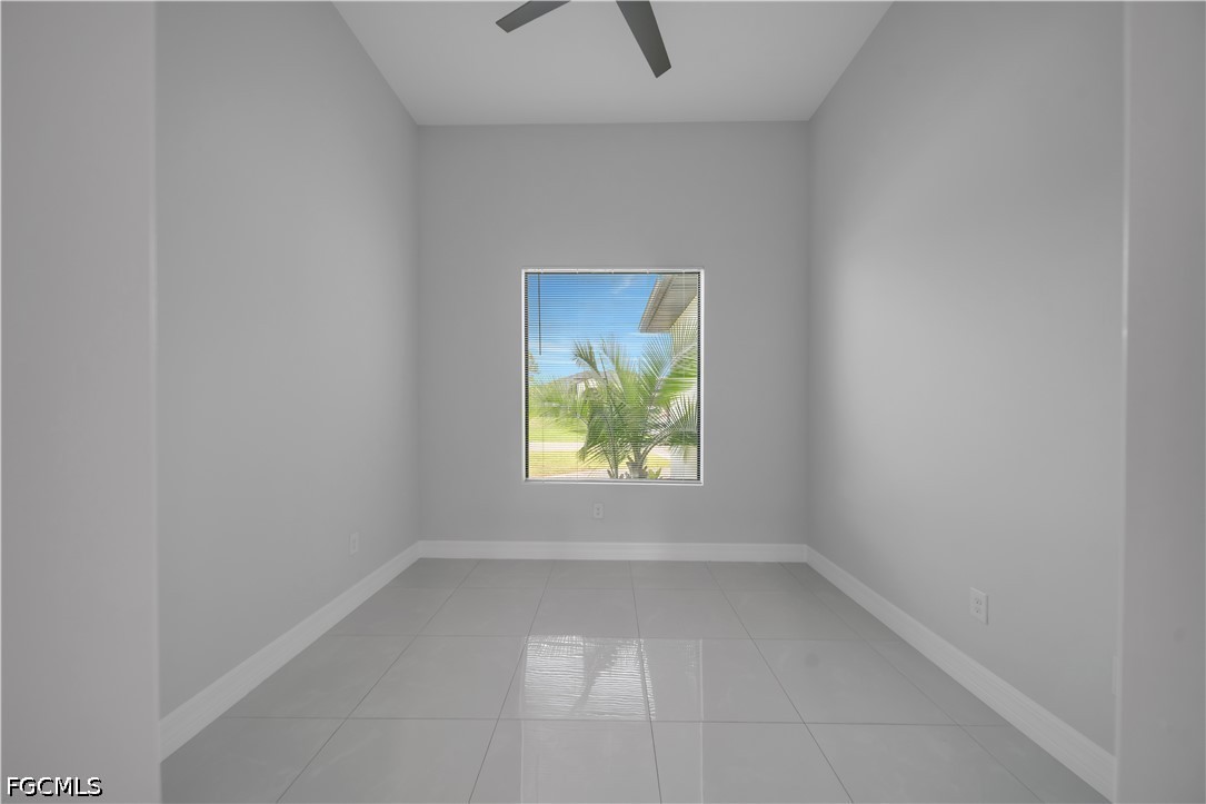 3509 38th Street Southwest Lehigh Acres, FL 33976 - Photo 18 of 47 an empty room with window