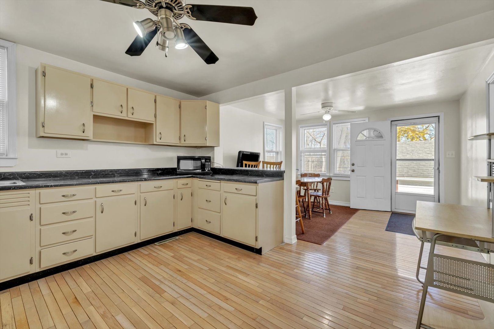 42010 North Venn Road Antioch, IL 60002 - Photo 2 of 18 Gallery Image 2