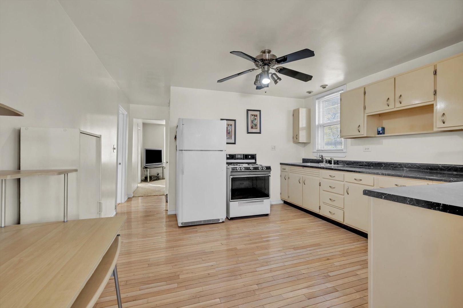 42010 North Venn Road Antioch, IL 60002 - Photo 3 of 18 Gallery Image 3