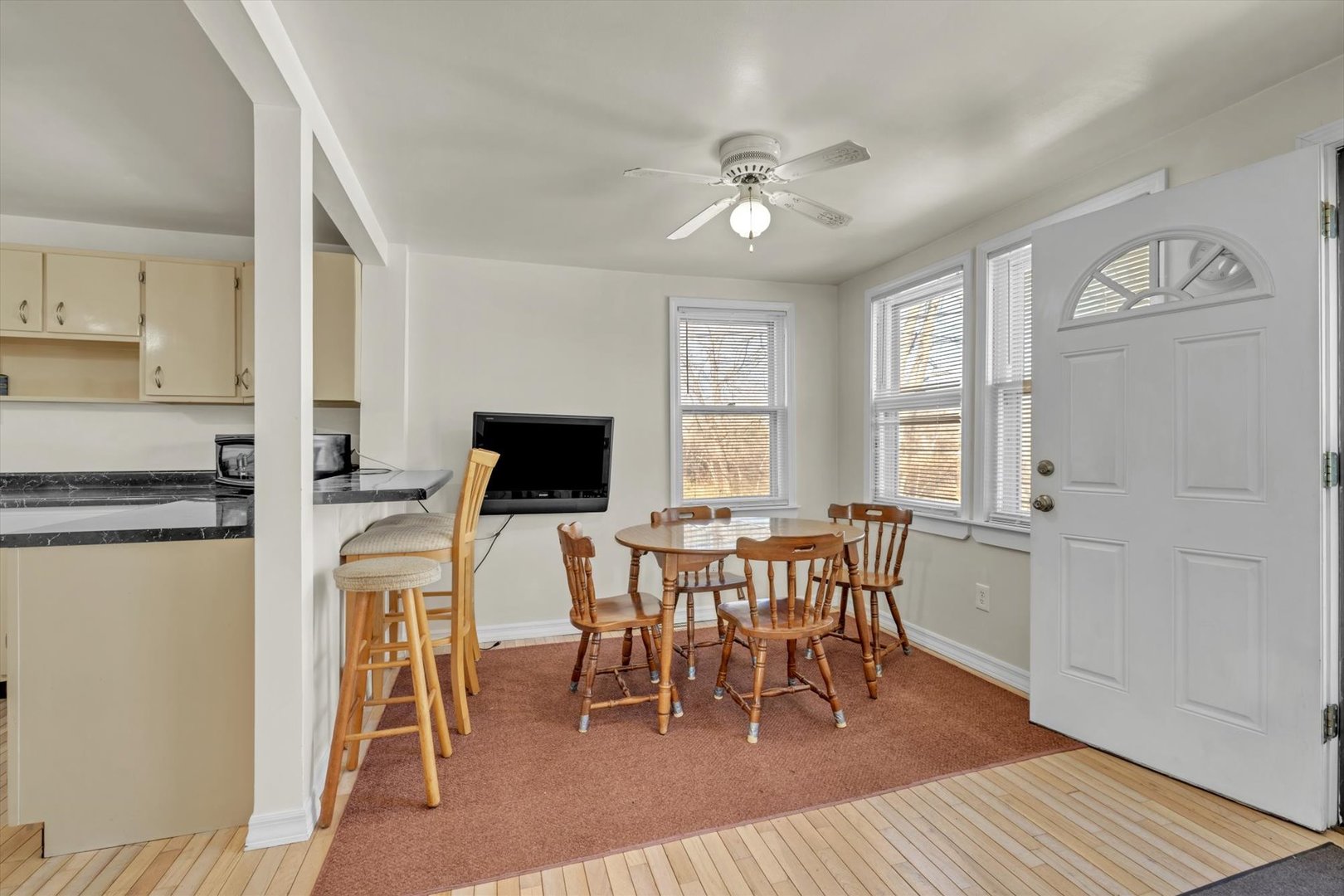 42010 North Venn Road Antioch, IL 60002 - Photo 5 of 18 Gallery Image 5
