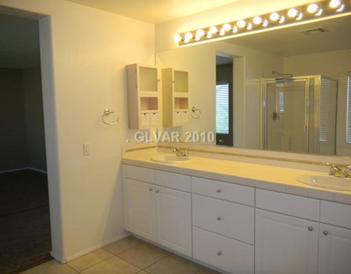 9796 Ridgebluff Avenue Las Vegas, NV 89148 - Photo 18 of 21 Master Bath/Spa.