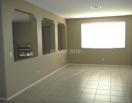9796 Ridgebluff Avenue Las Vegas, NV 89148 - Photo 5 of 21 Living Room.