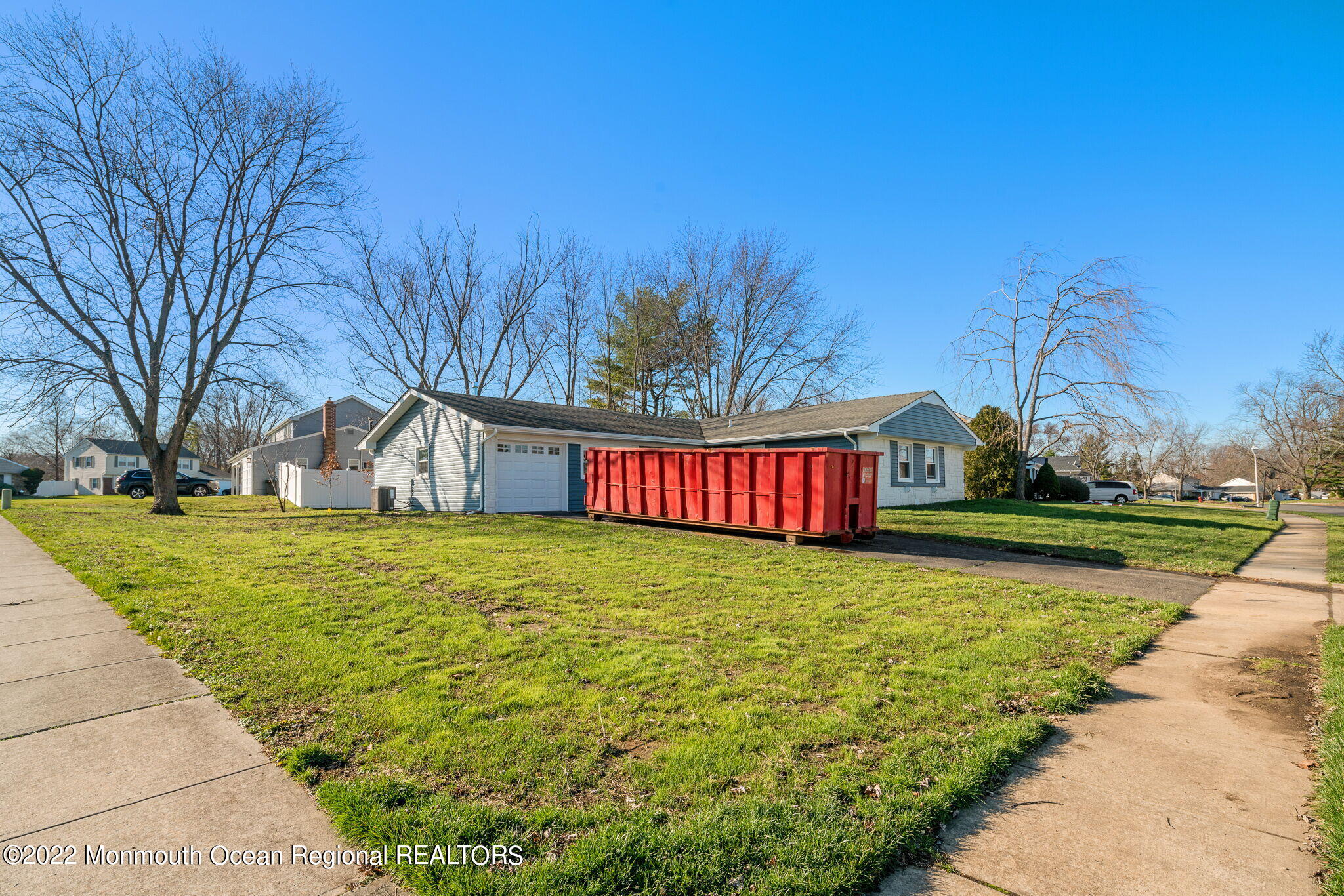 46 Beacon Lane Aberdeen, NJ 07747 - Photo 3 of 27 Front of home