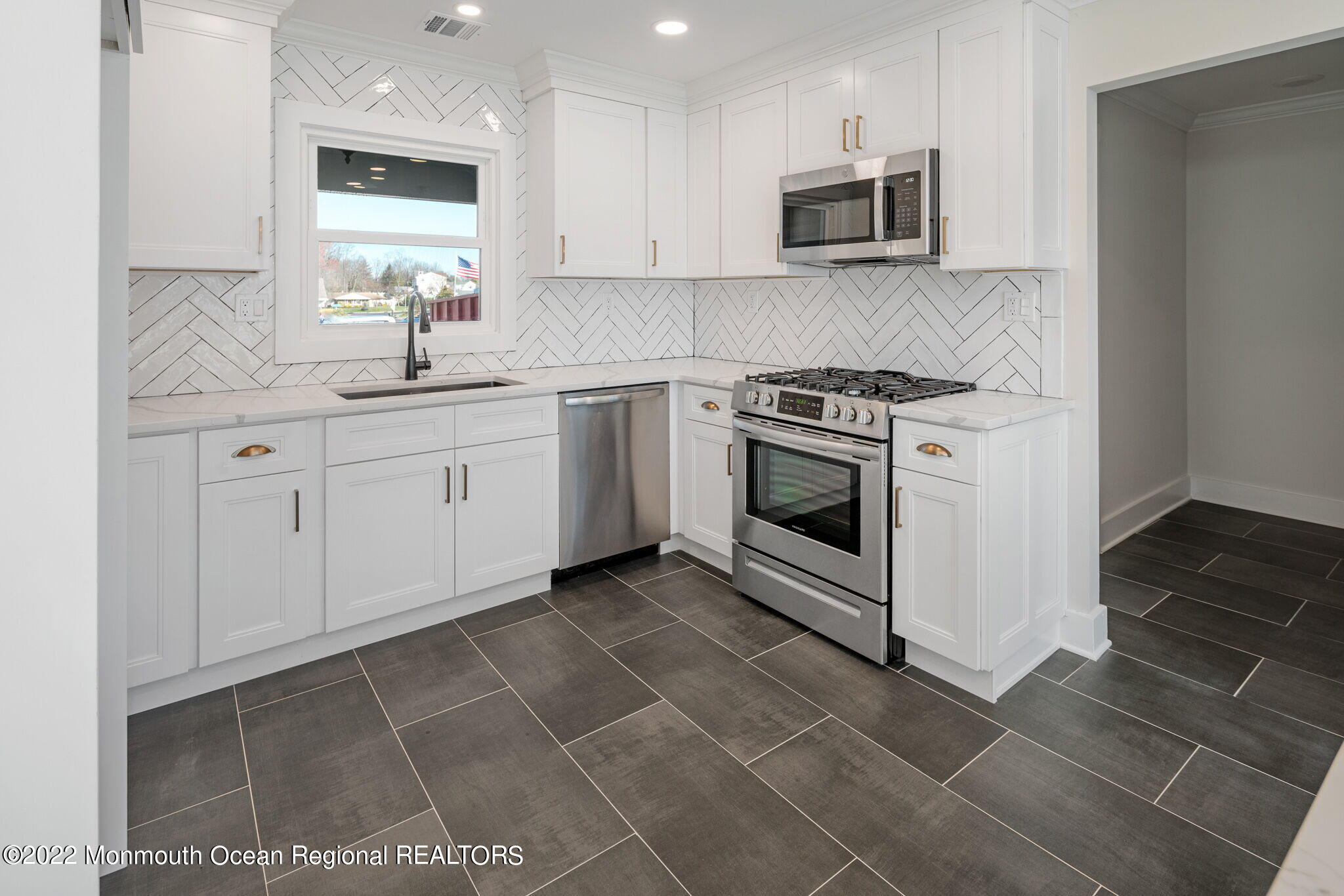 46 Beacon Lane Aberdeen, NJ 07747 - Photo 4 of 27 kitchen