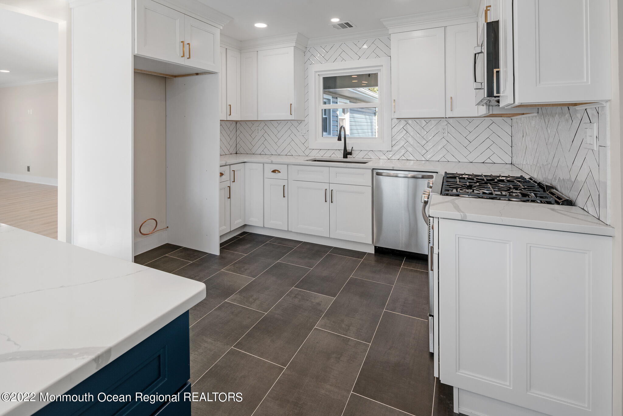 46 Beacon Lane Aberdeen, NJ 07747 - Photo 6 of 27 kitchen