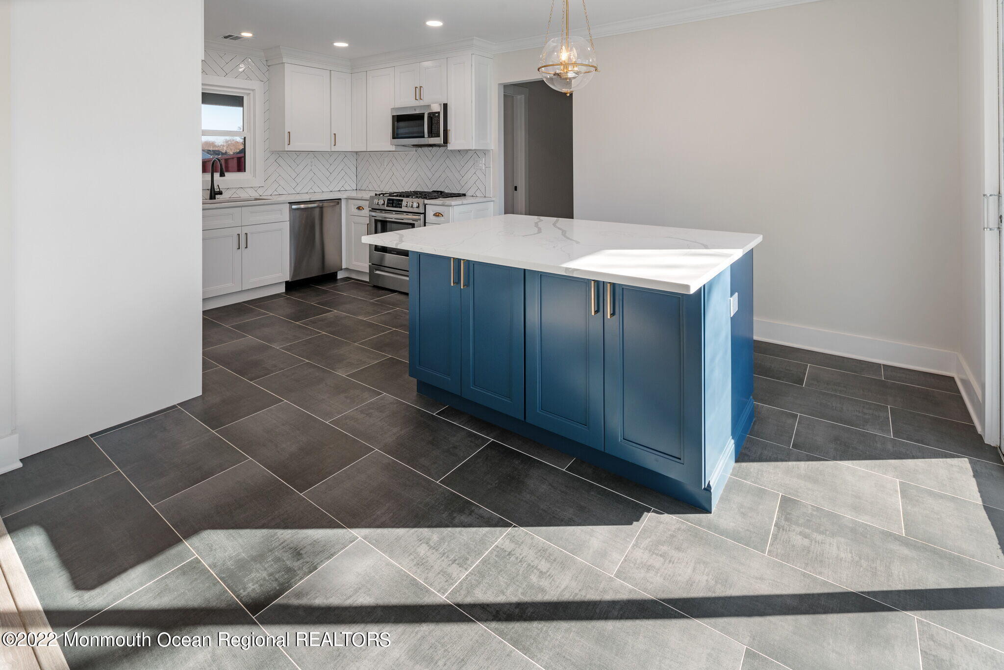 46 Beacon Lane Aberdeen, NJ 07747 - Photo 8 of 27 kitchen