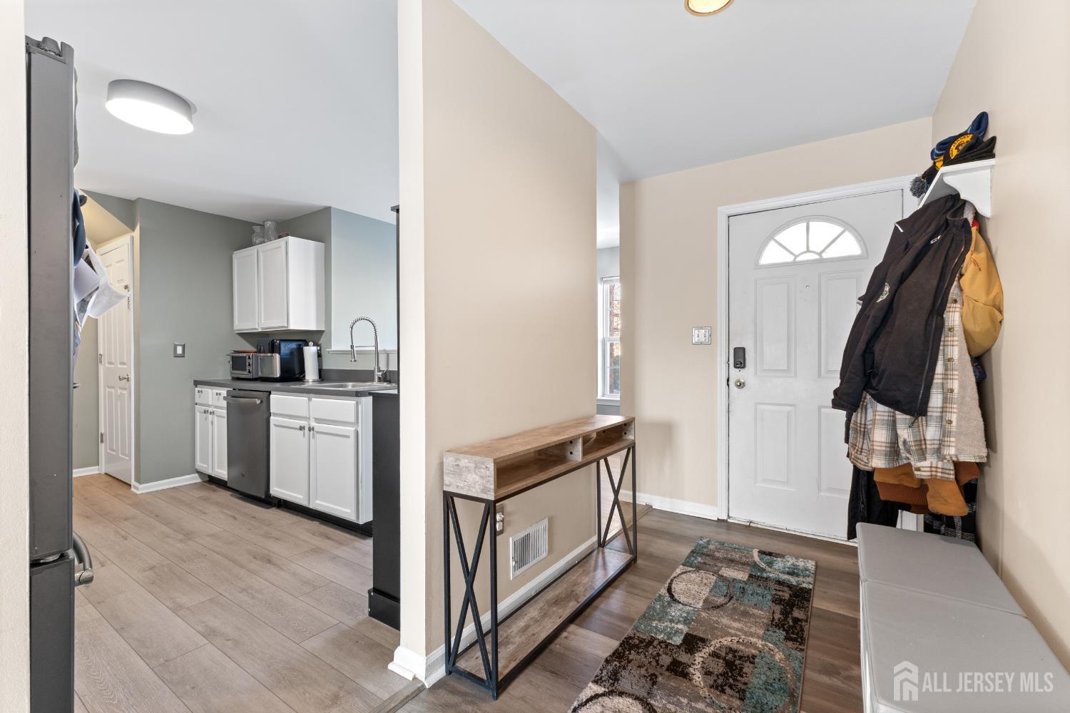 2503 Ridgeview Court Parlin, NJ 08859 - Photo 4 of 37