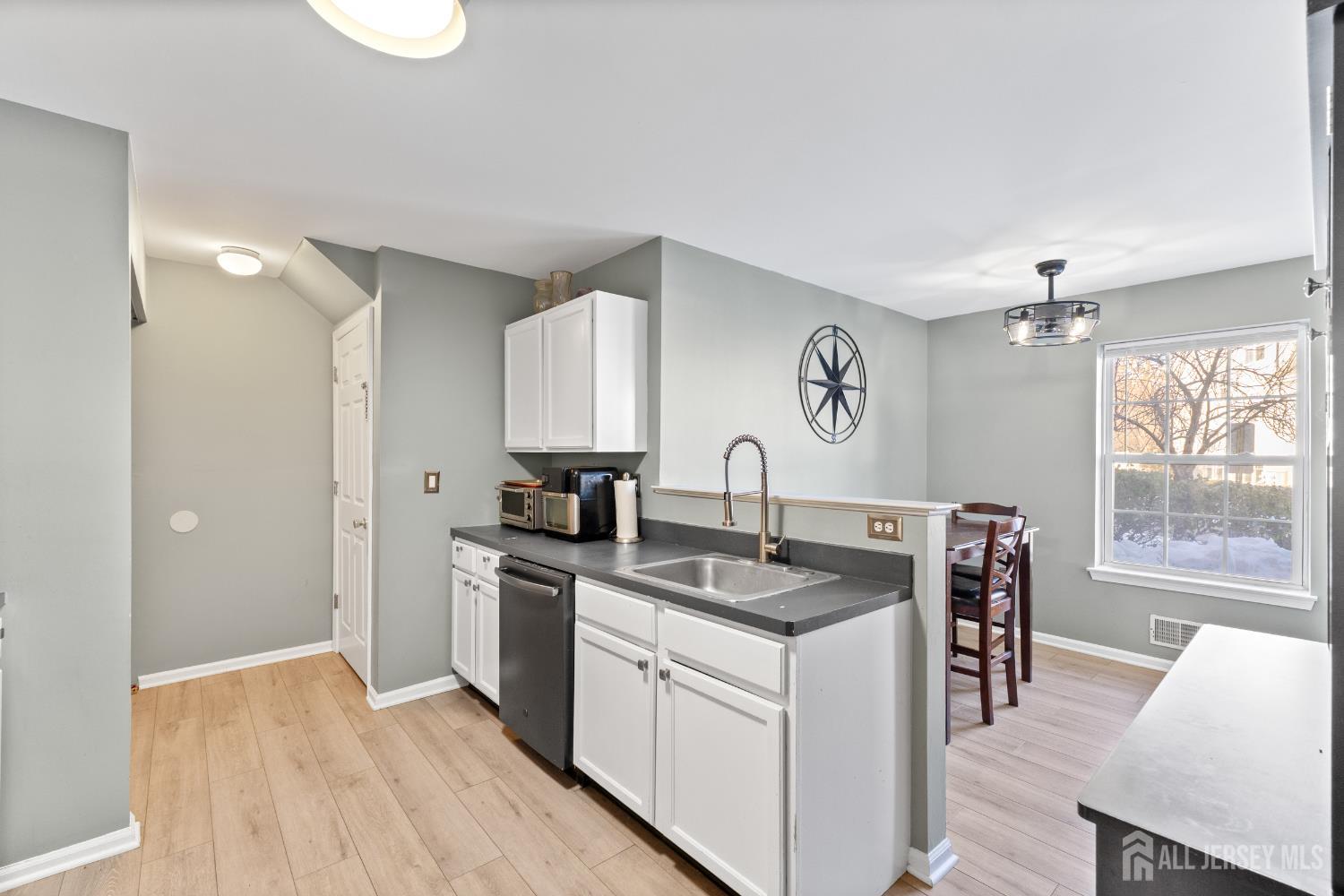2503 Ridgeview Court Parlin, NJ 08859 - Photo 5 of 37