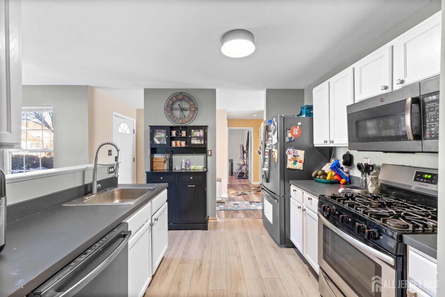 2503 Ridgeview Court Parlin, NJ 08859 - Photo 6 of 37