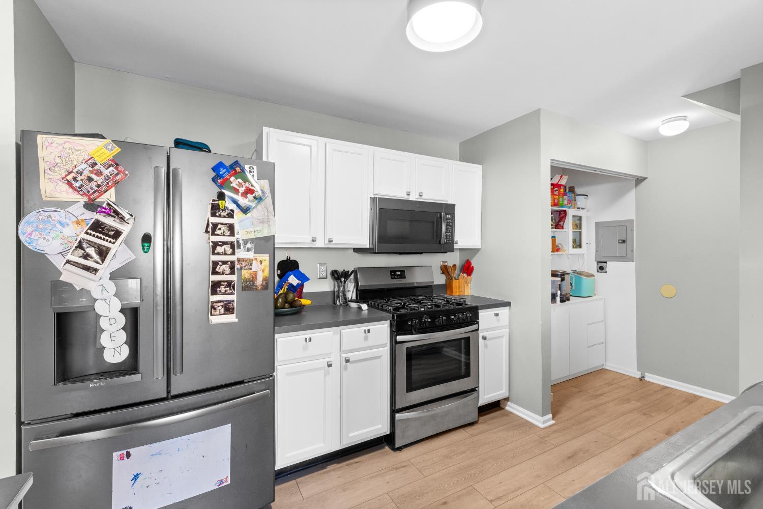 2503 Ridgeview Court Parlin, NJ 08859 - Photo 8 of 37