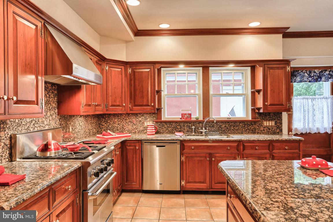 453 South Broad Street Lititz, PA 17543 - Photo 3 of 30