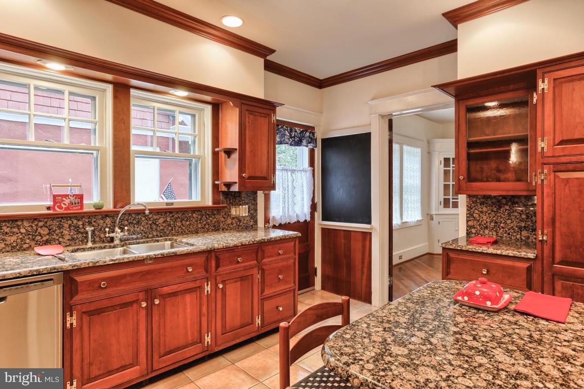 453 South Broad Street Lititz, PA 17543 - Photo 4 of 30