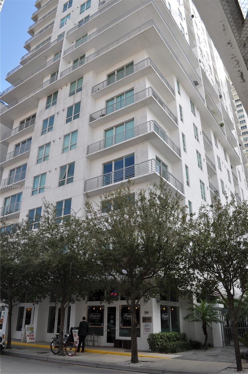 234 Northeast 3rd Street, Unit 908 Miami, FL 33132 - Photo 1 of 26