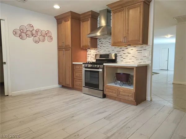 $2,500 | 7180 Polaris Avenue, Las Vegas, NV 89118