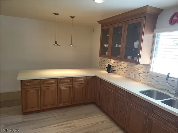 $2,500 | 7180 Polaris Avenue, Las Vegas, NV 89118