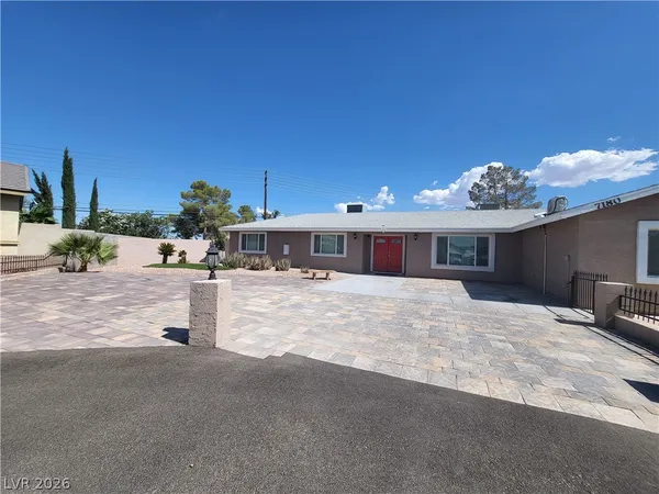 $2,500 | 7180 Polaris Avenue, Las Vegas, NV 89118