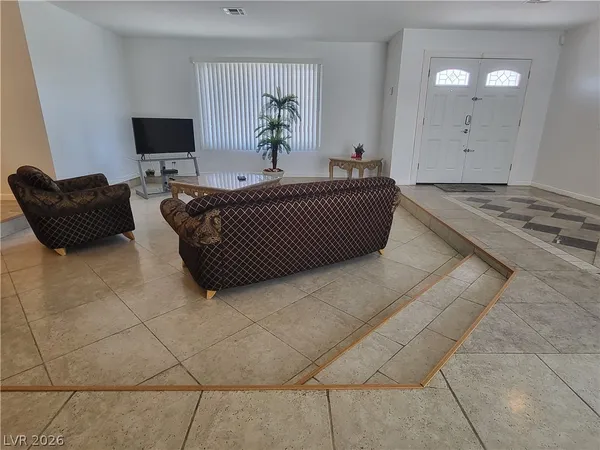 $2,500 | 7180 Polaris Avenue, Las Vegas, NV 89118