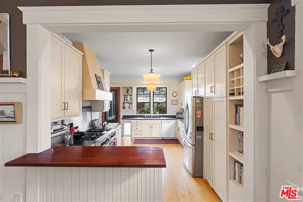 $15,000 | 740 Marco Place, Venice, CA 90291