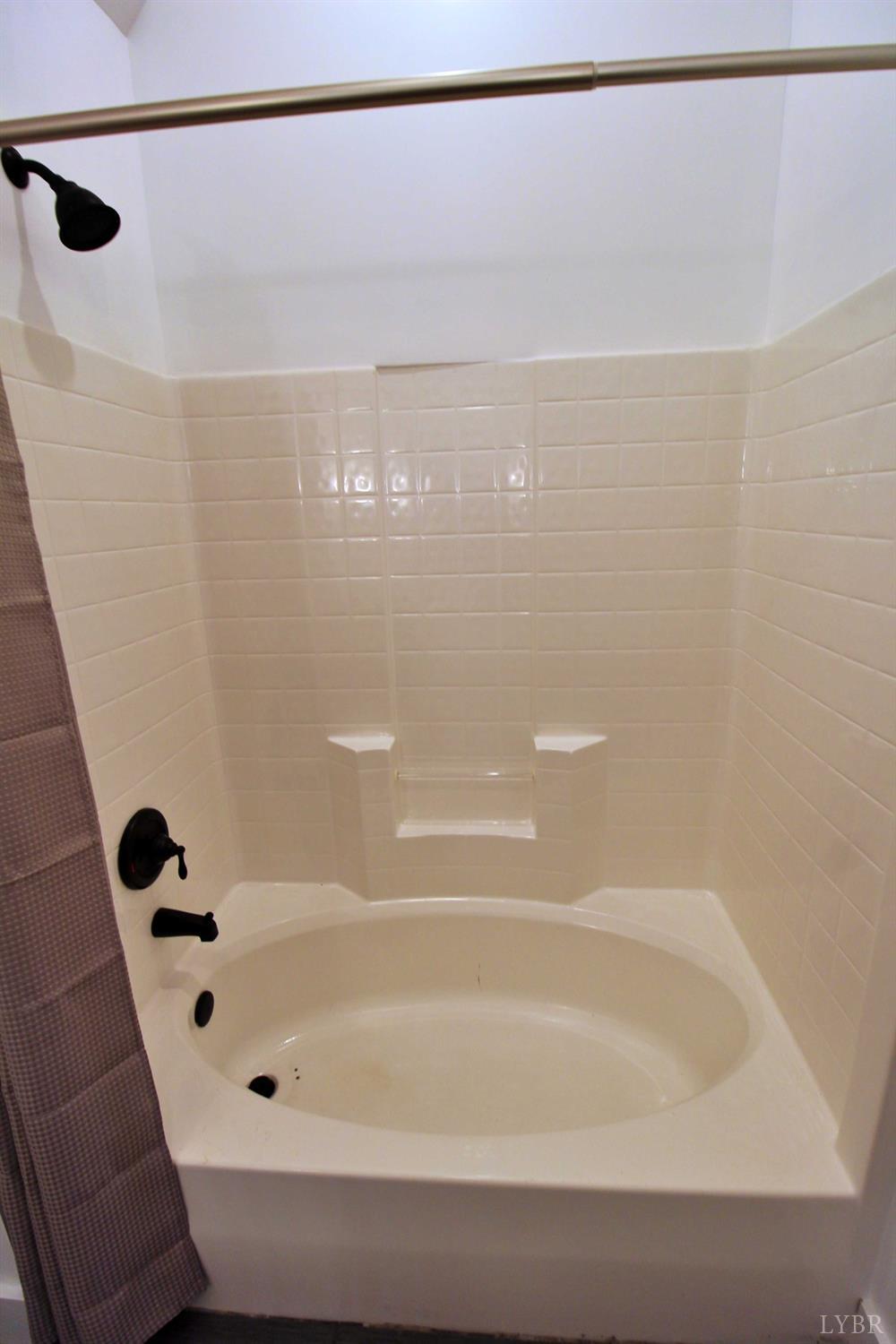 190 Ridge Road Prospect, VA 23960 - Photo 8 of 37 a bathroom with a shower and a bath tub