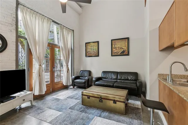 $1,900 | 920 Poeyfarre Street, Unit 108, New Orleans, LA 70130