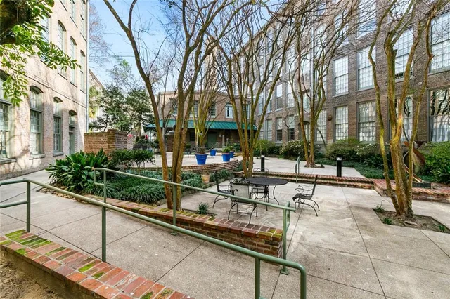 $1,900 | 920 Poeyfarre Street, Unit 108, New Orleans, LA 70130