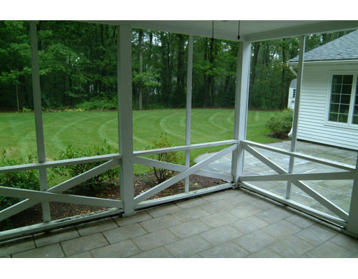 105 Wagon Road Westwood, MA 02090 - Photo 3 of 11 Gallery Image 3