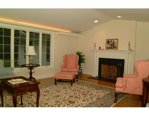 105 Wagon Road Westwood, MA 02090 - Photo 5 of 11 Gallery Image 5