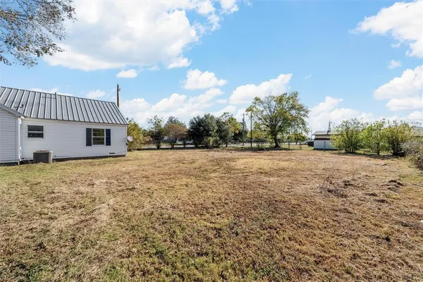 a view of a backyard of the house