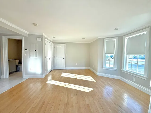 $2,100 | 284 Montvale Avenue, Unit 1L, Woburn, MA 01801