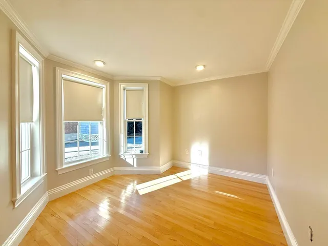 $2,100 | 284 Montvale Avenue, Unit 1L, Woburn, MA 01801