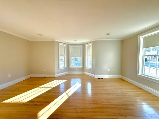 $2,100 | 284 Montvale Avenue, Unit 1L, Woburn, MA 01801