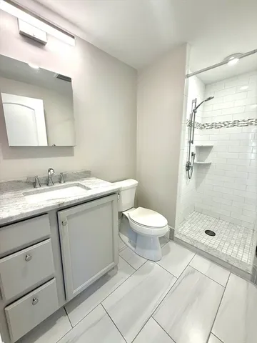 $2,100 | 284 Montvale Avenue, Unit 1L, Woburn, MA 01801