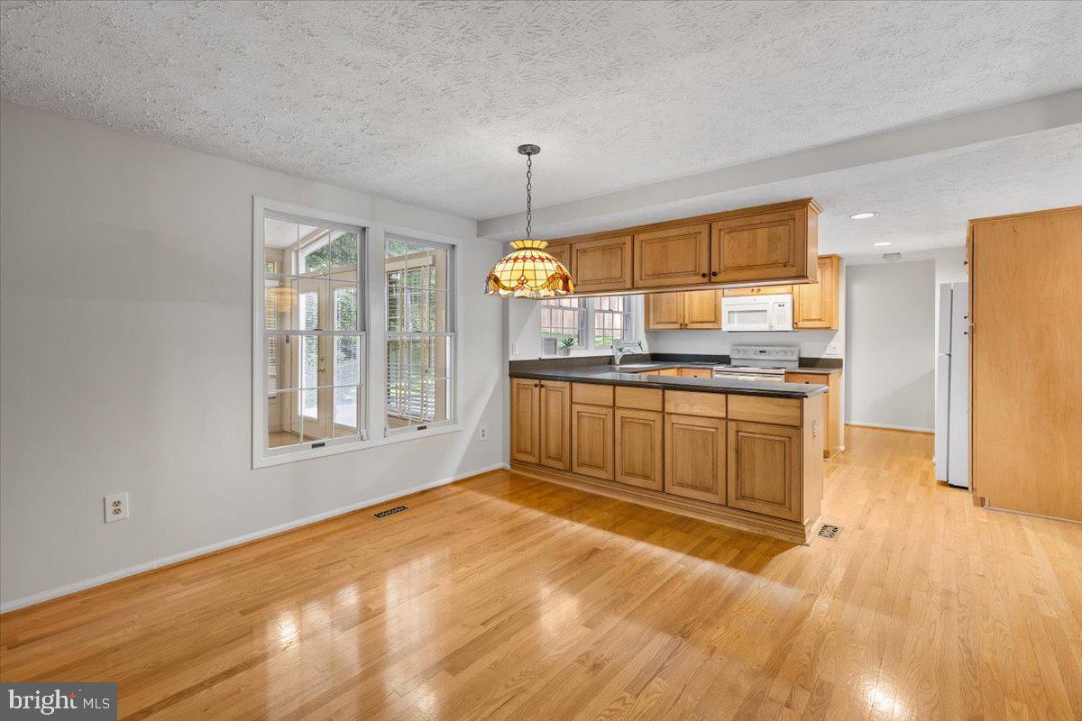 7805 Roundabout Way Springfield, VA 22153 - Photo 11 of 45