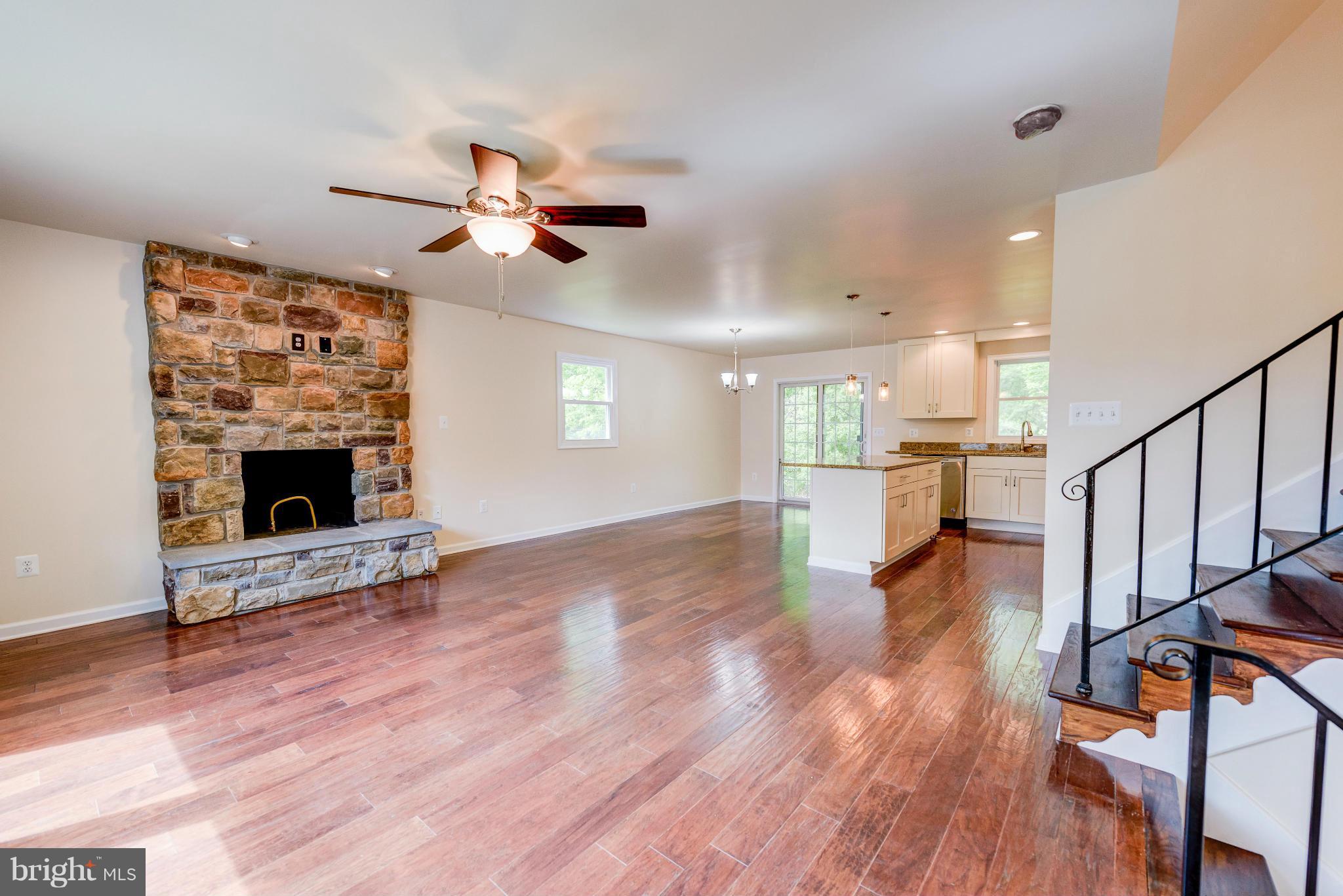 916 South Stepney Road Aberdeen, MD 21001 - Photo 3 of 27 Living Room