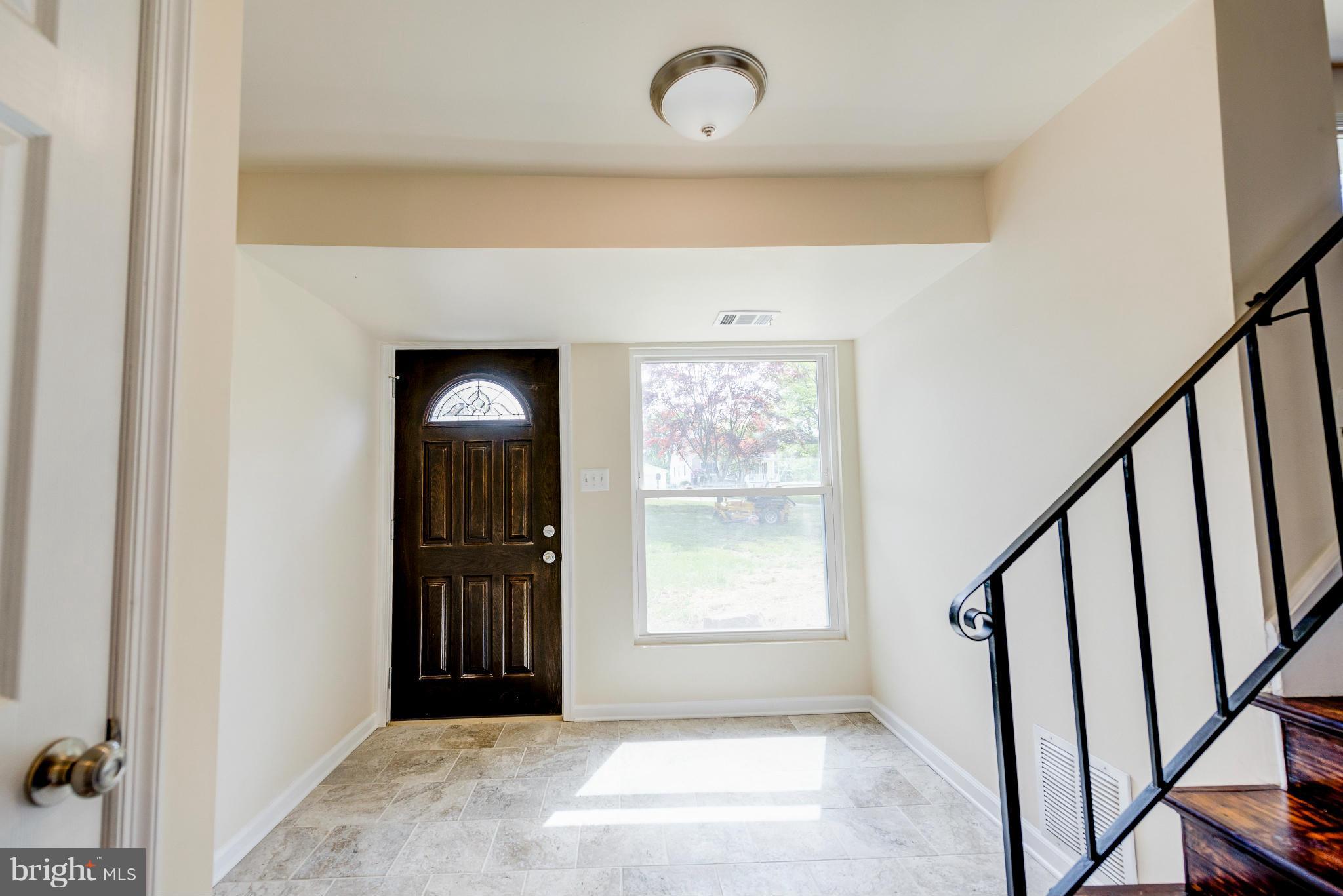 916 South Stepney Road Aberdeen, MD 21001 - Photo 6 of 27 Foyer