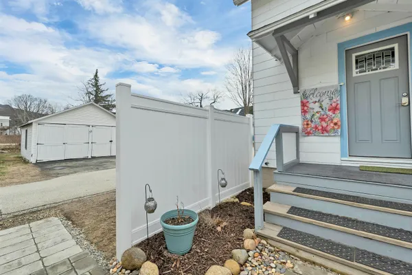 $620,000 | 38 School Street, Lincoln, NH 03251